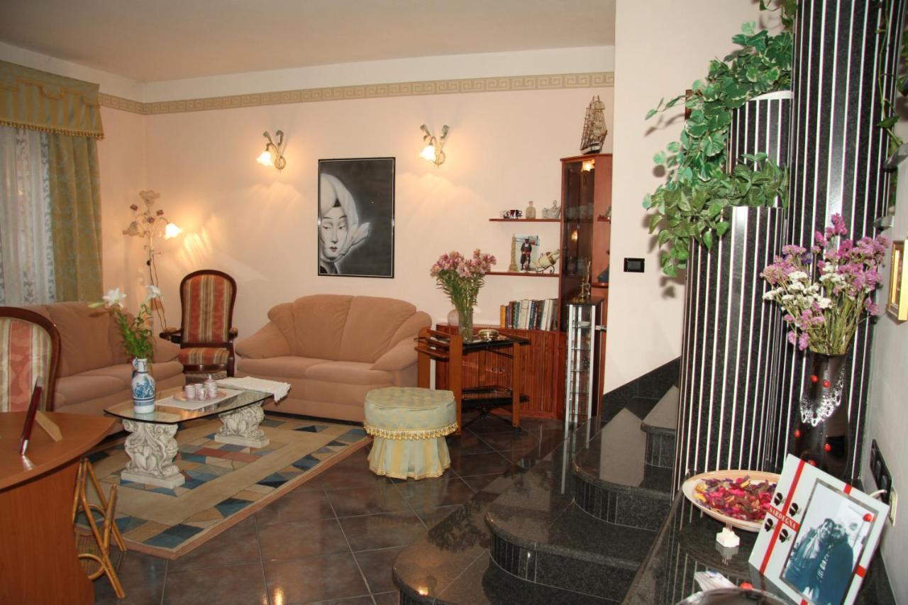 Locazioni Brevi La Rosaviola Guest Rooms 툴라다 외부 사진